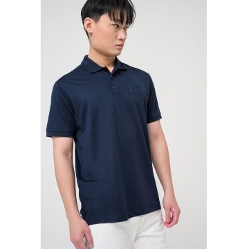 Tricou polo din amestec de modal cu aplicatie logo - Albastru ultramarin