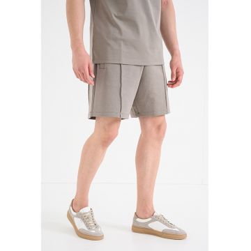 Pantaloni scurti drepti cu pense - Grej
