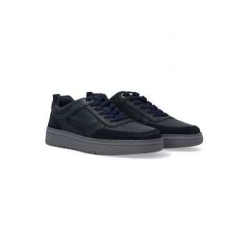 Pantofi sport uni cu perforatii discrete