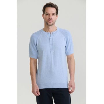 Tricou slim-fit cu guler henley - Albastru pastel