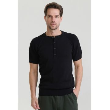 Tricou slim-fit cu guler henley - Negru