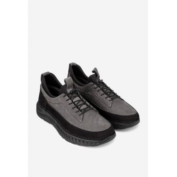 Pantofi barbati gri cu negru din piele nabuc si material textil