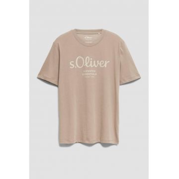 Tricou cu imprimeu logo si decolteu la baza gatului - Maro camel