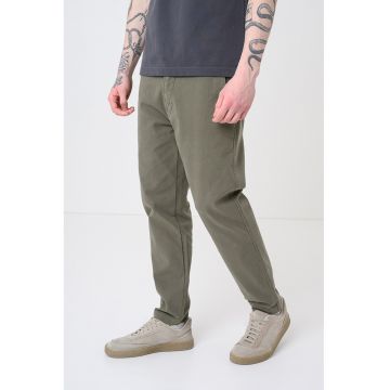 Pantaloni chino cu croiala conica - Kaki
