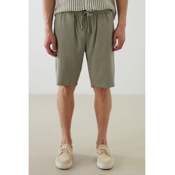 Pantaloni scurti cu snur