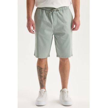 Pantaloni scurti din amestec de bumbac cu snur - Verde pal