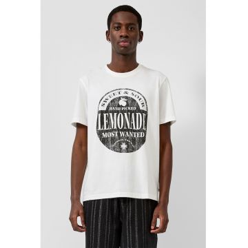 Tricou cu imprimeu text si decolteu la baza gatului