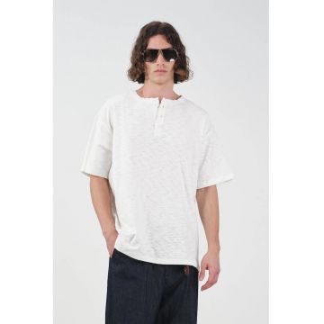 Tricouri barbati -  tricou cu guler rotund - detalii nasturi - alb - 100% bumbac