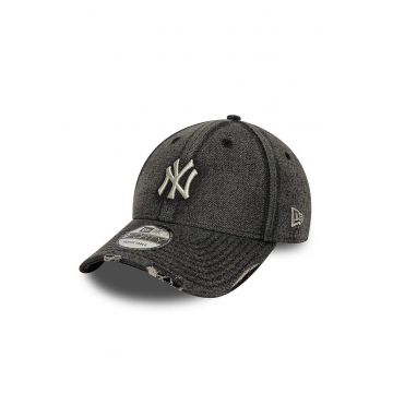Sapca din denim cu aspect decolorat chimic si detalii cu aspect deteriorat 9Forty NY Yankees - Gri inchis melange
