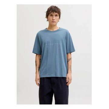 Tricou barbati JJESTAR JJ TEE SS - cu textul Jack & Jones - Relaxed Fit - Albastru inchis