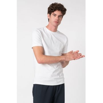 Tricou cu decolteu la baza gatului si logo discret - Alb