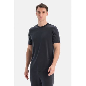 Tricou din amestec de modal cu decolteu la baza gatului - Negru