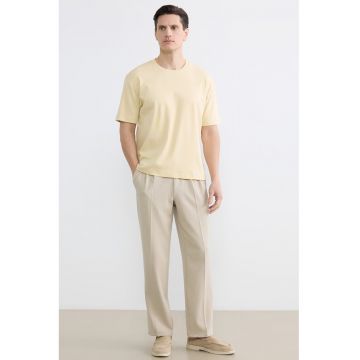 Tricou din bumbac cu decolteu la baza gatului - Galben pal