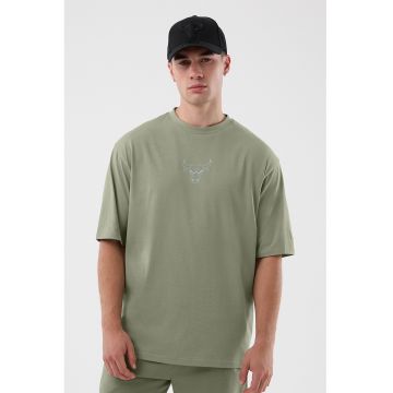 Tricou lejer cu detaliu brodat - Verde pal