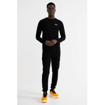 Bluza cu decolteu la baza gatului si logo pe piept - Negru