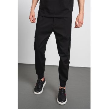 BOSS - Pantaloni chino cargo cu croiala conica - Negru