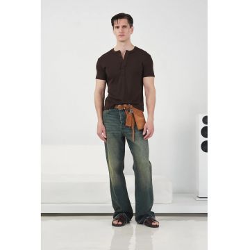 Tricou barbati -  slim fit - cu guler rotund - maro - 100% bumbac