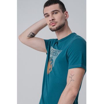 Tricou cu decolteu la baza gatului si imprimeu logo - Alb fildes/Portocaliu/Verde persan