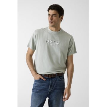 Tricou cu logo brodat si decolteu la baza gatului - Verde pal