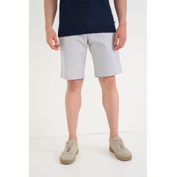 Pantaloni scurti Chino cu model uni - Albastru glaciar