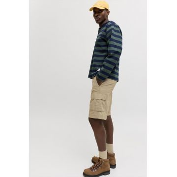 Pantaloni scurti cargo cu croiala lejera - Maro camel