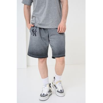 Pantaloni scurti cu aspect decolorat Yankees MLB - Gri inchis