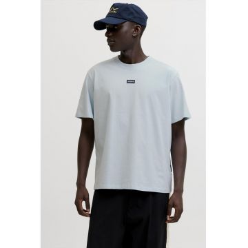 Tricou din bumbac cu decolteu la baza gatului si imprimeu logo discret - Albastru pal