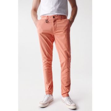 Blugi chino cu croiala slim fit
