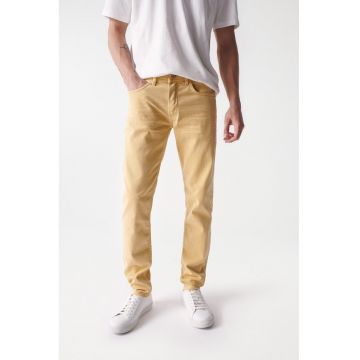 Blugi slim fit cu talie medie