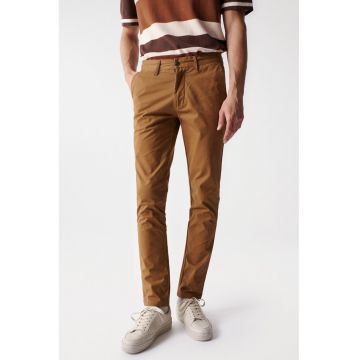Pantaloni chino cu croiala slim fit