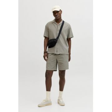 Pantaloni scurti cu buzunare si snur - Sage Green