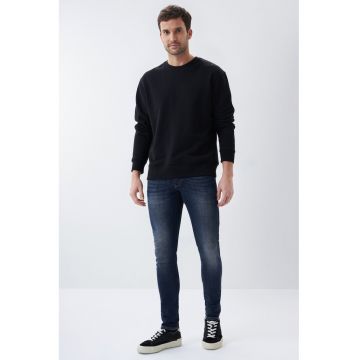 Blugi skinny cu talie joasa.