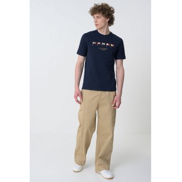 Tricou cu decolteu la baza gatului si detalii brodate - Bleumarin