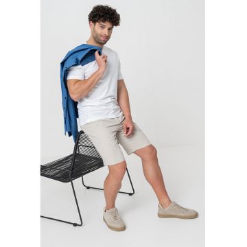 Tricou cu decolteu la baza gatului si imprimeu logo - Alb