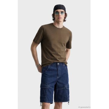 Tricou regular fit cu decolteu la baza gatului
