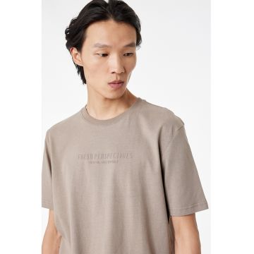 Tricou cu imprimeu text discret - Maro deschis