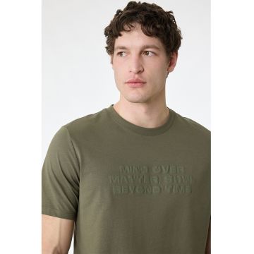 Tricou de bumbac cu decolteu la baza gatului si imprimeu text - Kaki