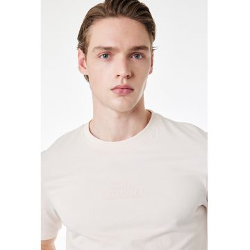 Tricou regular fit cu decolteu la baza gatului - Alb fildes