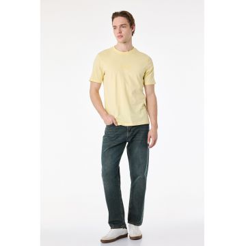 Tricou regular fit cu decolteu la baza gatului - Galben
