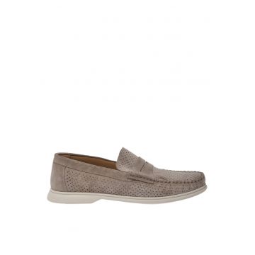 Pantofi loafer din piele intoarsa cu design perforat - Maro taupe