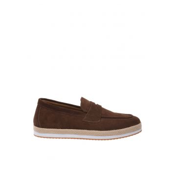 Pantofi loafer uni din piele intoarsa - Maro