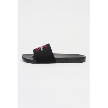 Papuci din material textil cu logo brodat Ess - Alb/Visiniu/Negru