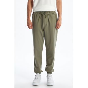 Pantaloni de trening cu croiala conica si snur - Verde feriga