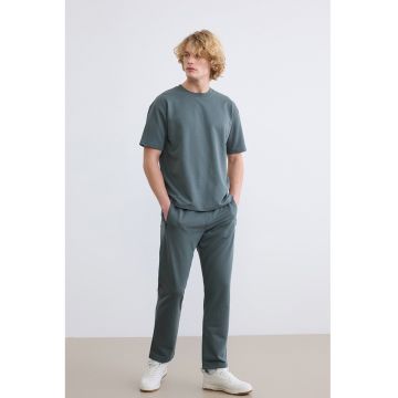 Pantaloni de trening cu snur de ajustare si buzunare cu fermoar - Kaki