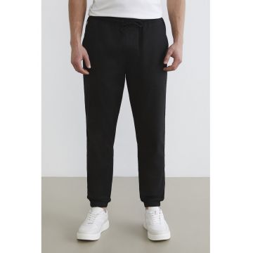 Pantaloni de trening cu terminatii elastice - Negru