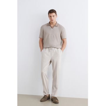 Pantaloni regular fit cu pensa - Maro taupe