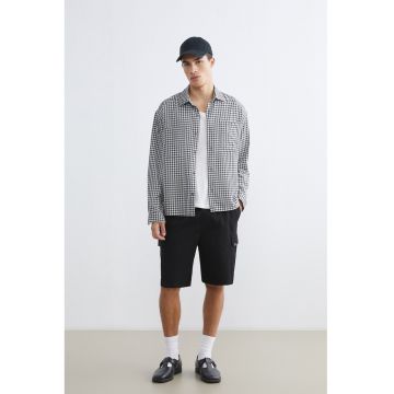 Pantaloni scurti cargo cu snur in talie - Negru