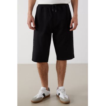 Pantaloni scurti de trening cu imprimeu text lateral - Negru