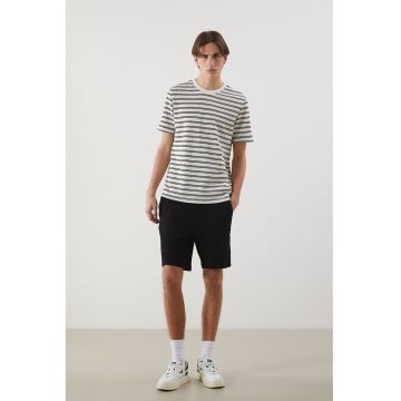 Pantaloni scurti de trening cu model texturat si snur - Negru