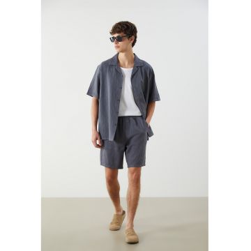 Pantaloni scurti texturati cu buzunare laterale - Gri carbune
